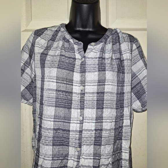 Universal threads plaid blouse size small - Picture 2 of 8